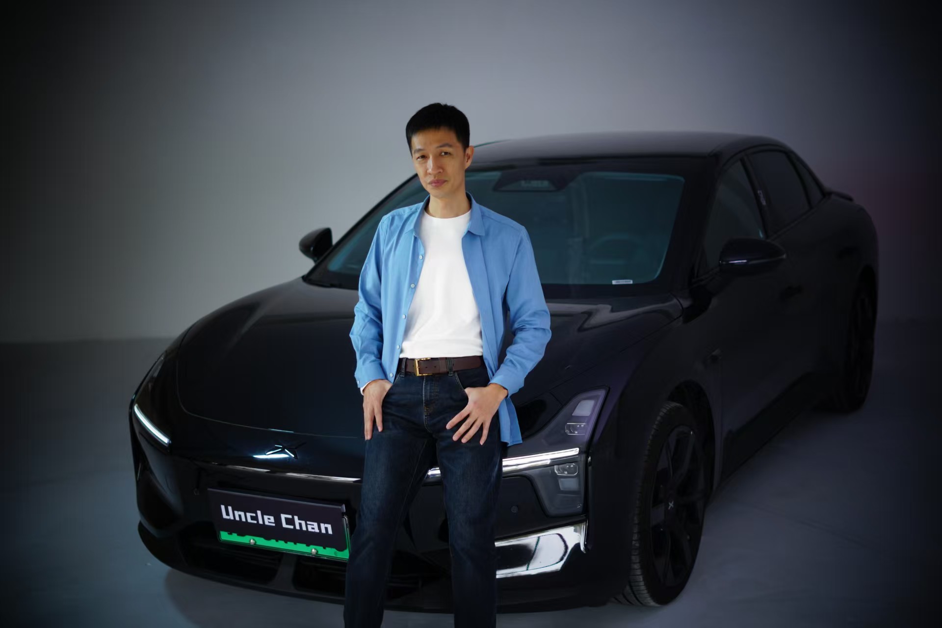 《小鹏MONA M03：高性价比纯电轿车新势力，智能与实用的超值之选》