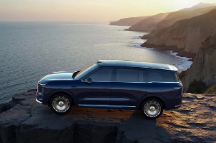智己 LS9 震撼登场，引领高端新能源 SUV 新风尚